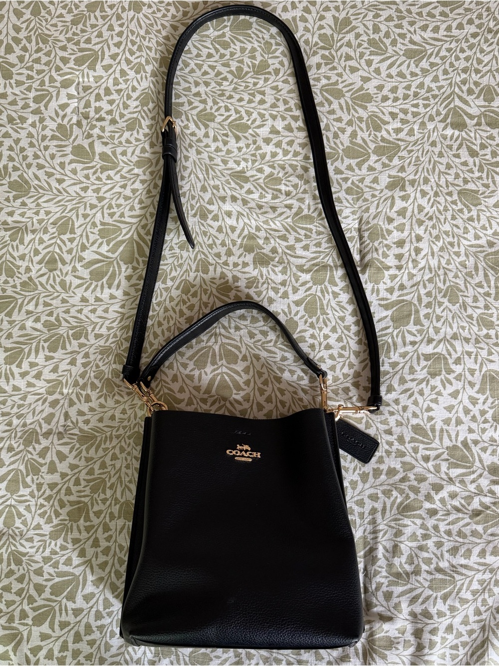 COACH Black Leather Crossbody Bucket Bag with Gold Hardware - Mollie Bucket 22 - Picture 2 of 8